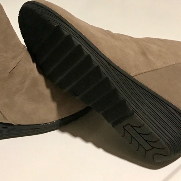 Taupe Ankle Boot, Faux Suede, Sz 7.5 - NEW - Picture 4 of 5